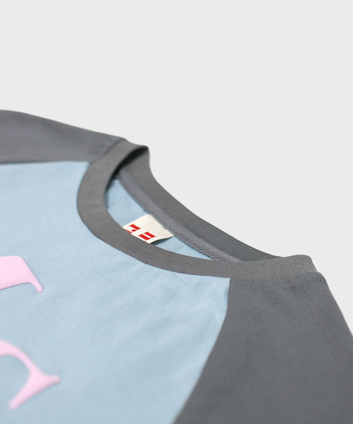 마스마룰즈 어패럴(MASMARULEZ APPAREL) Typo Raglan Long Sleeve_Sky Blue