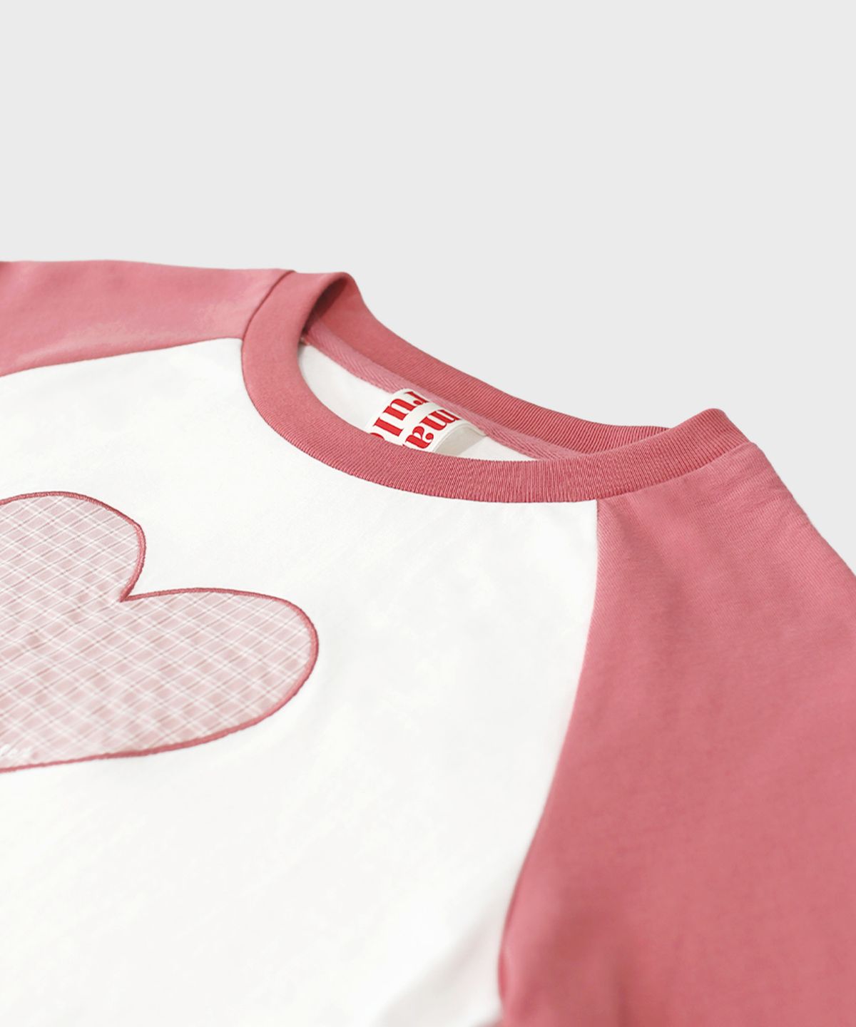 마스마룰즈 어패럴(MASMARULEZ APPAREL) Heart Applique Raglan Long Sleeve_Indie Pink