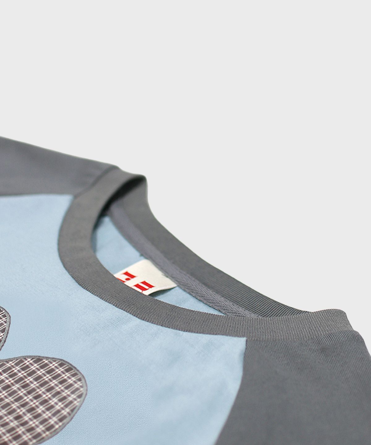 마스마룰즈 어패럴(MASMARULEZ APPAREL) Heart Applique Raglan Long Sleeve_Sky Blue