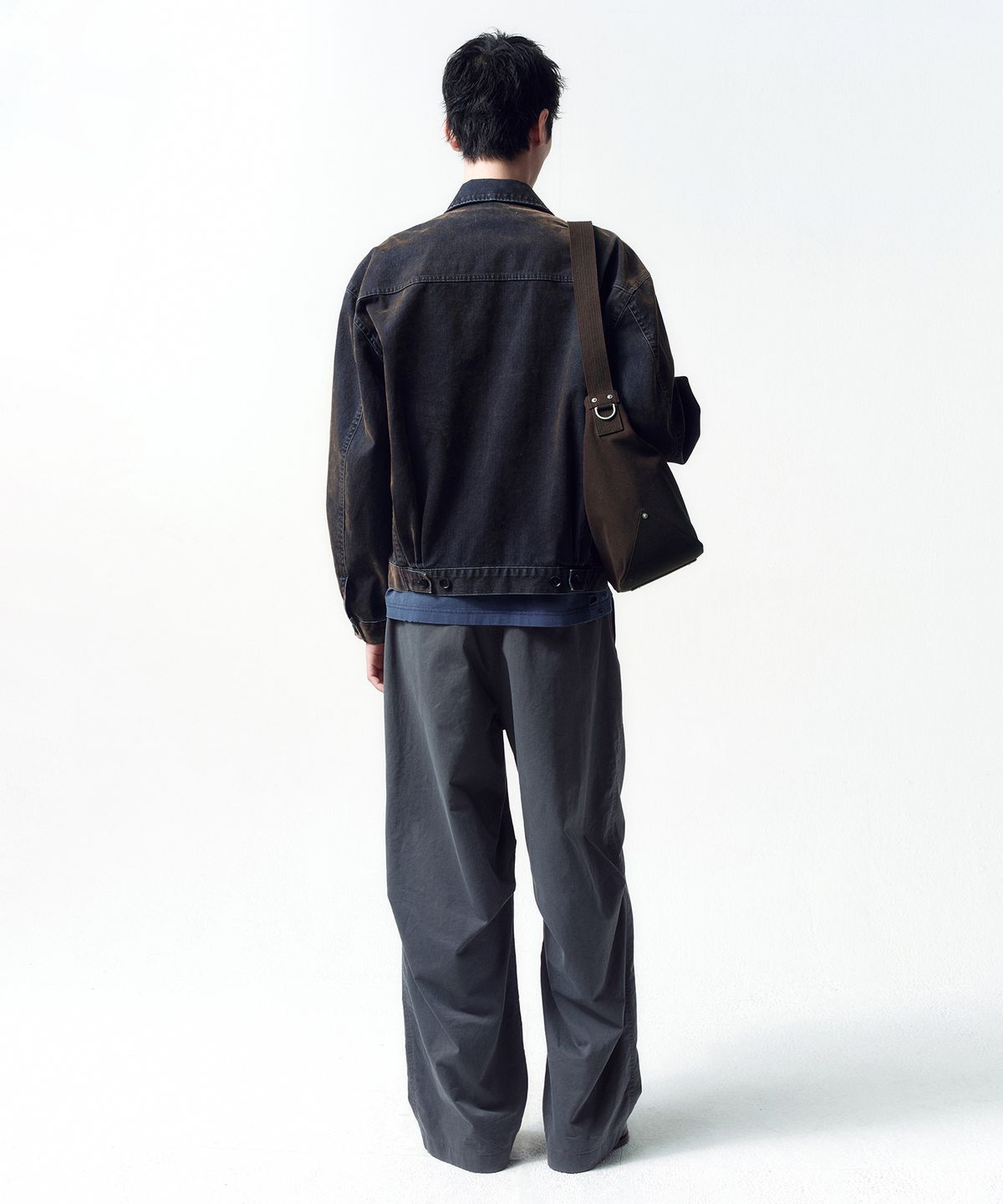 인사일런스(INSILENCE) 워시드 코튼 백턱 치노 팬츠 CHARCOAL