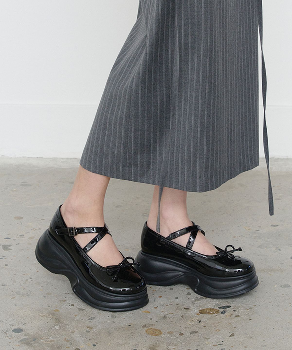 쓰리투에이티(THREE TO EIGHTY) STRAP MARY JANE PLATFORM ENAMEL BLACK