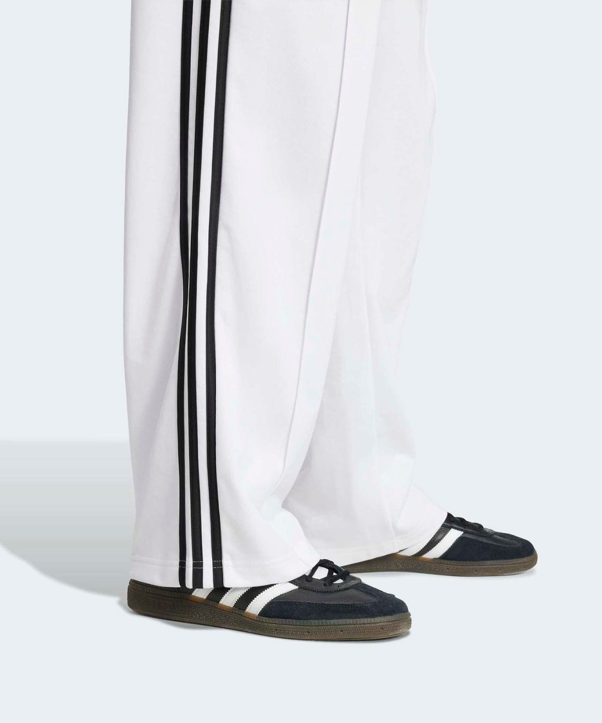 아디다스(ADIDAS) 배기 트랙 팬츠 - 화이트 / KE3499
