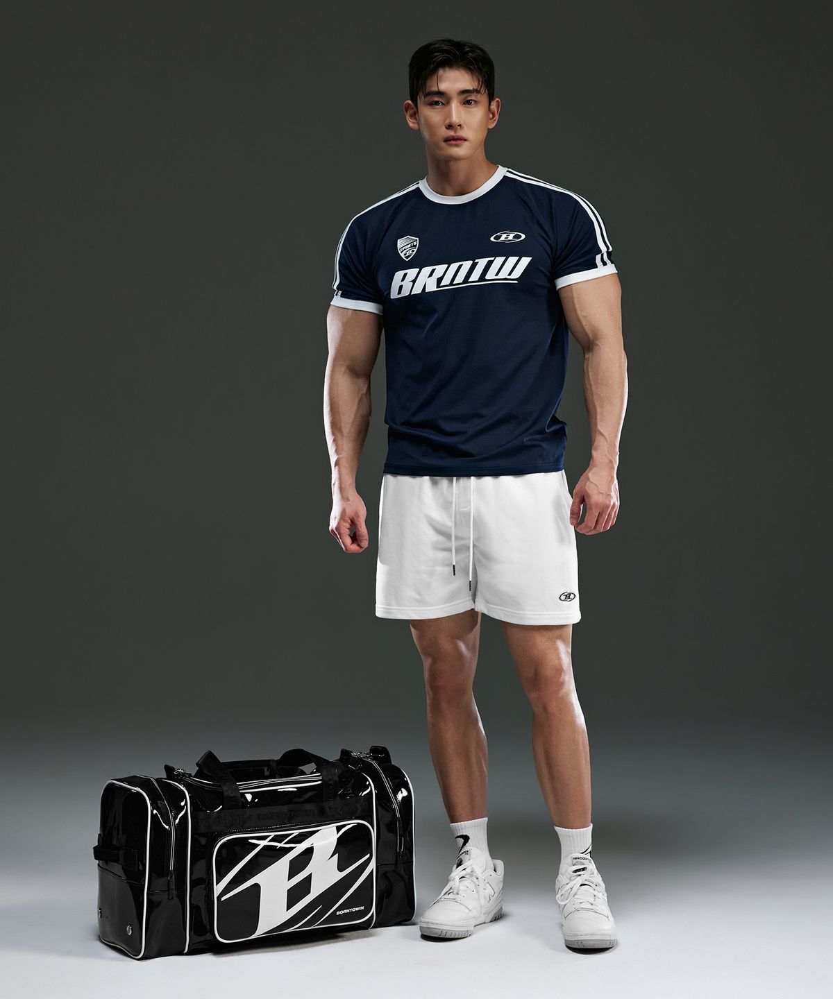 본투윈(BORN TO WIN) SYMBOL LOGO ENAMEL DUFFLE BAG [BLACK]