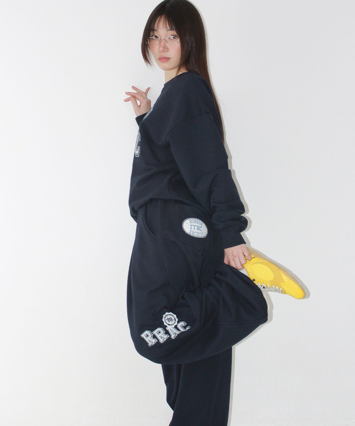 론론(RONRON) RRAC GRAPHIC SWEATSHIRT NAVY