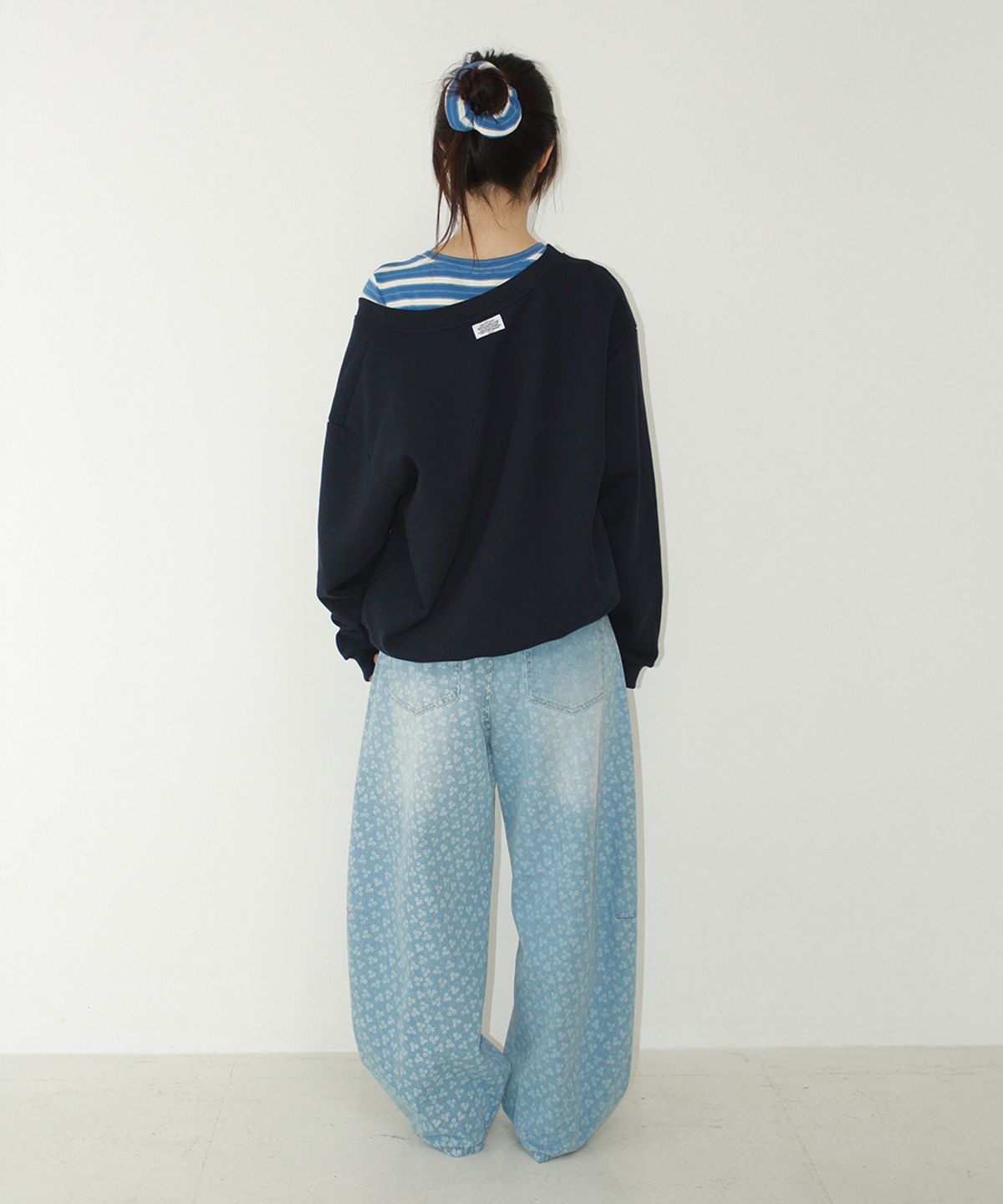 론론(RONRON) RRAC V NECK OVER FIT SWEATSHIRT NAVY
