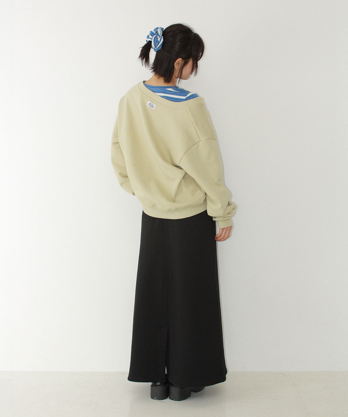 론론(RONRON) RRAC V NECK OVER FIT SWEATSHIRT SOFT GREEN