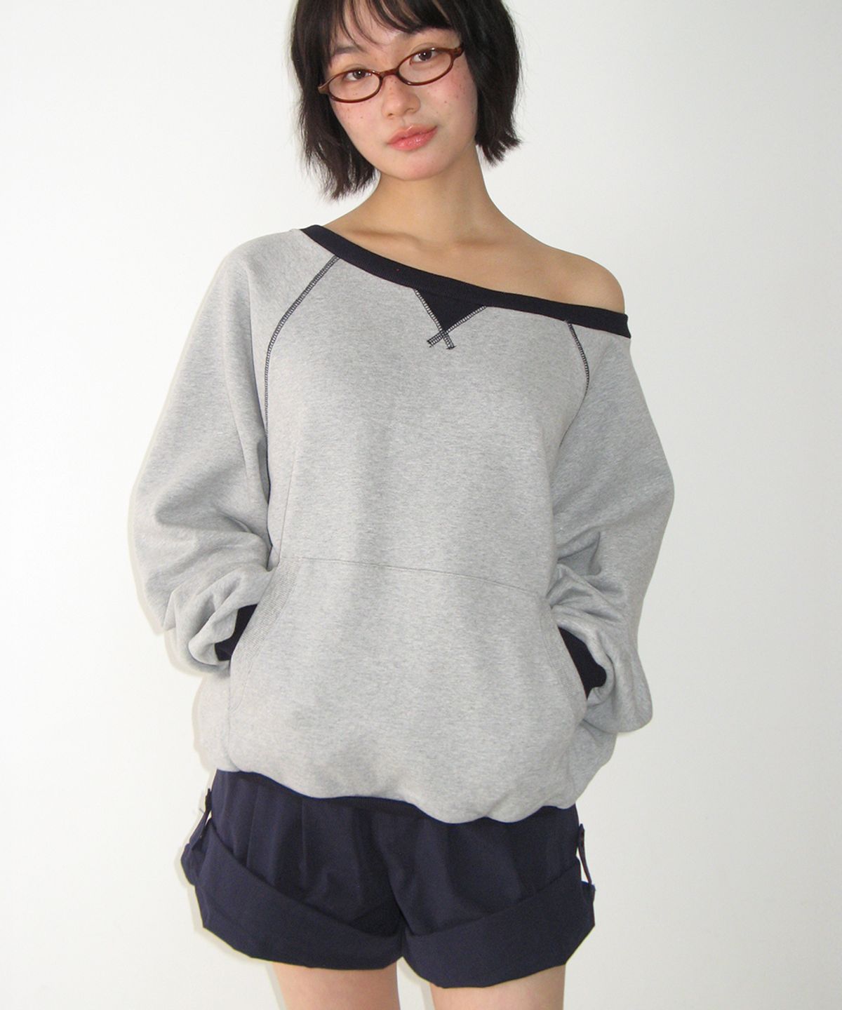 론론(RONRON) BLOCKED OFF SHOULDER SWEATSHIRT GREY