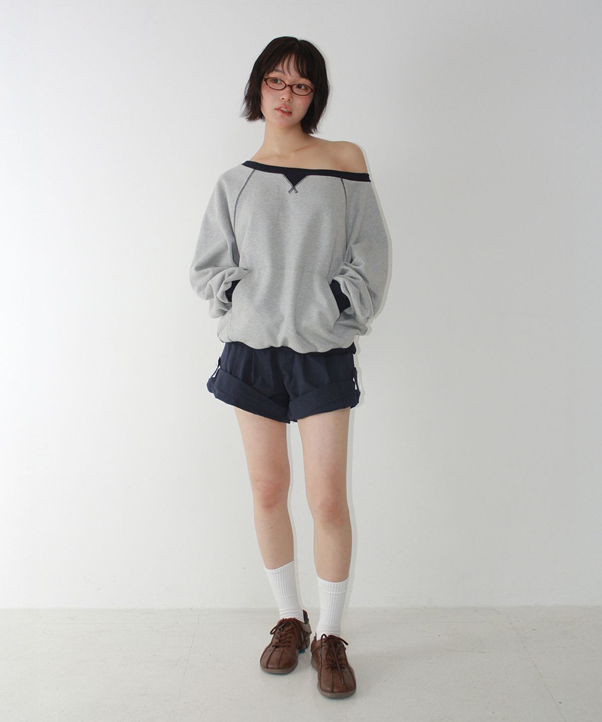 론론(RONRON) BLOCKED OFF SHOULDER SWEATSHIRT GREY