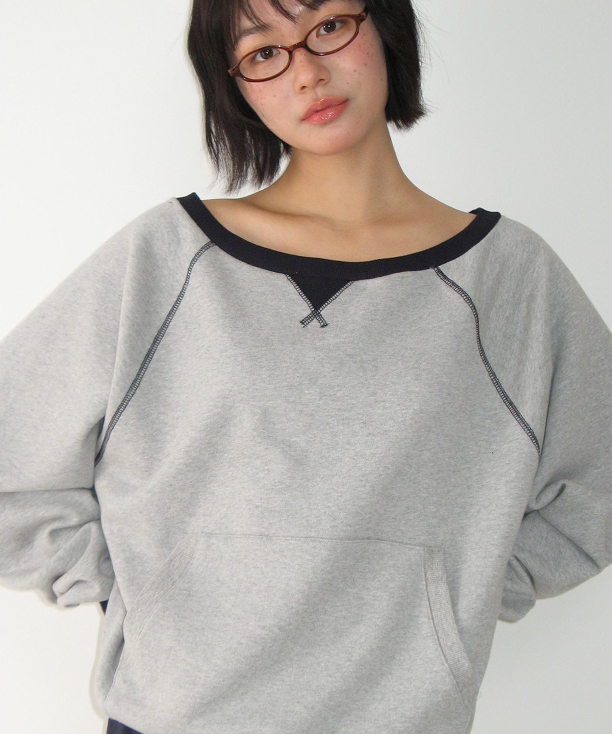 론론(RONRON) BLOCKED OFF SHOULDER SWEATSHIRT GREY