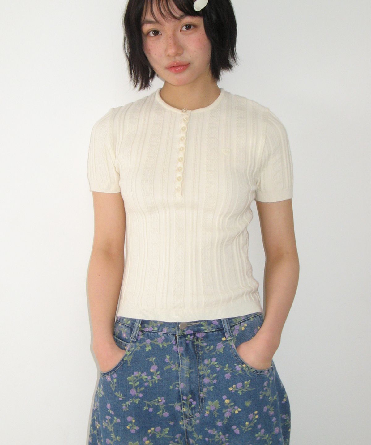 론론(RONRON) BUTTON POINT SLIM SHORT SLEEVE KNIT IVORY