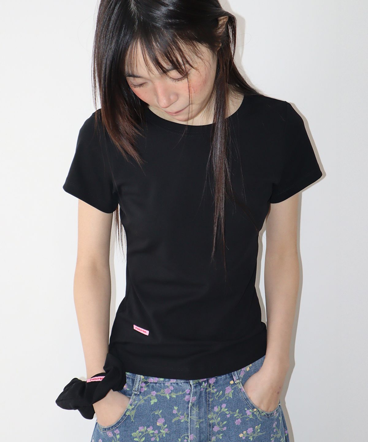 론론(RONRON) SCRUNCHIE SET SLIM FIT T SHIRT BLACK