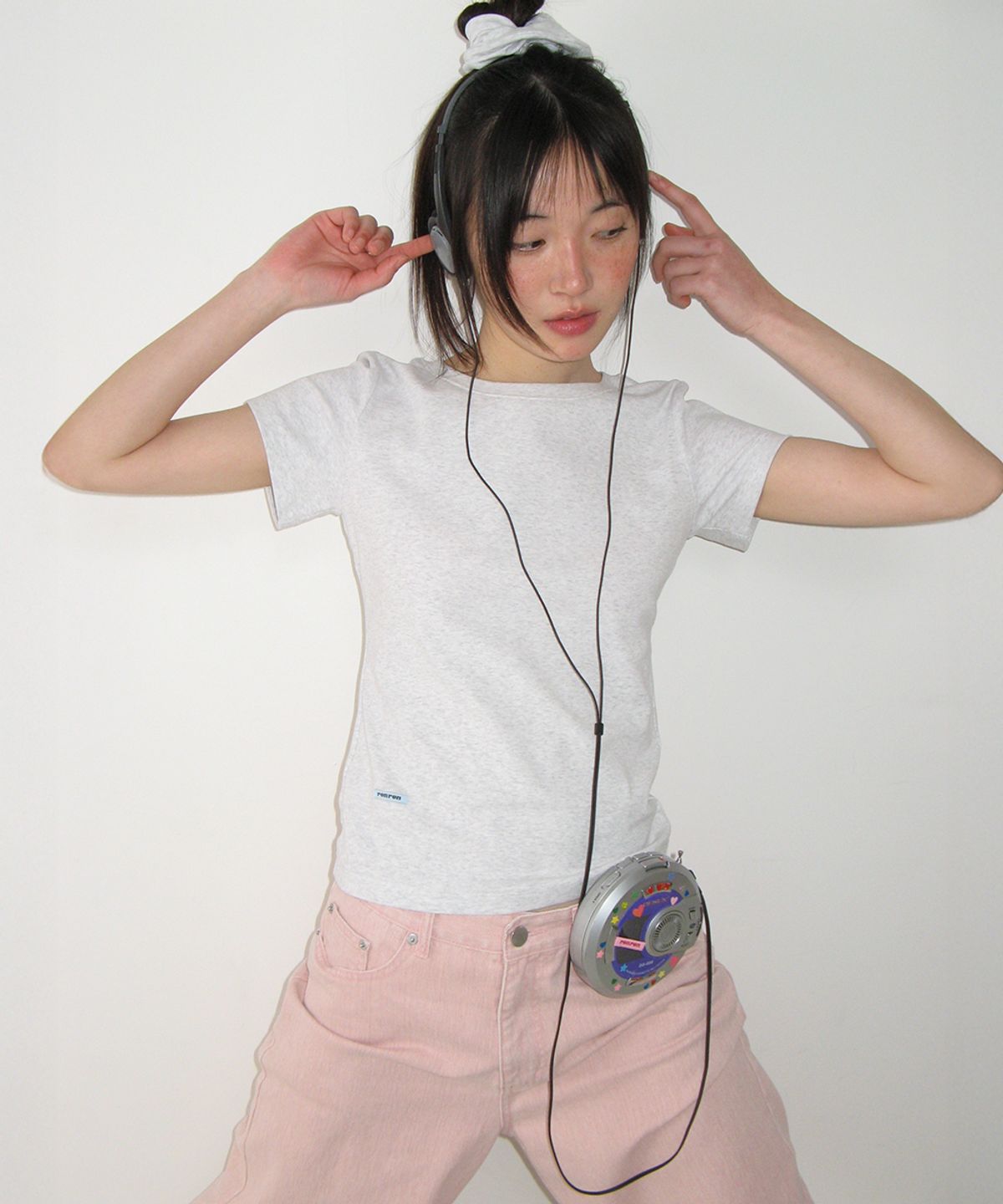 론론(RONRON) SCRUNCHIE SET SLIM FIT T SHIRT WHITE MELANGE