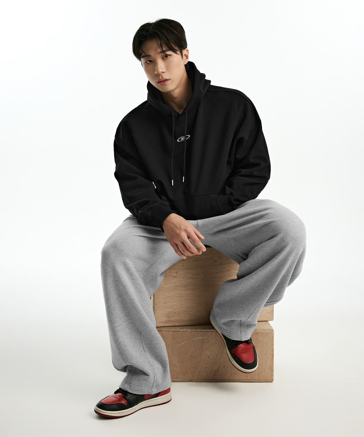 본투윈(BORN TO WIN) CHROME B HOODIE [BLACK]