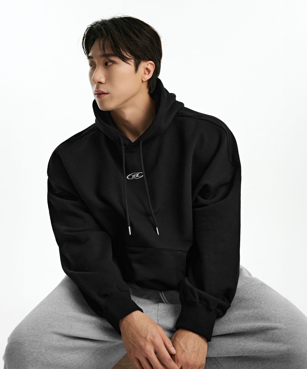 본투윈(BORN TO WIN) CHROME B HOODIE [BLACK]