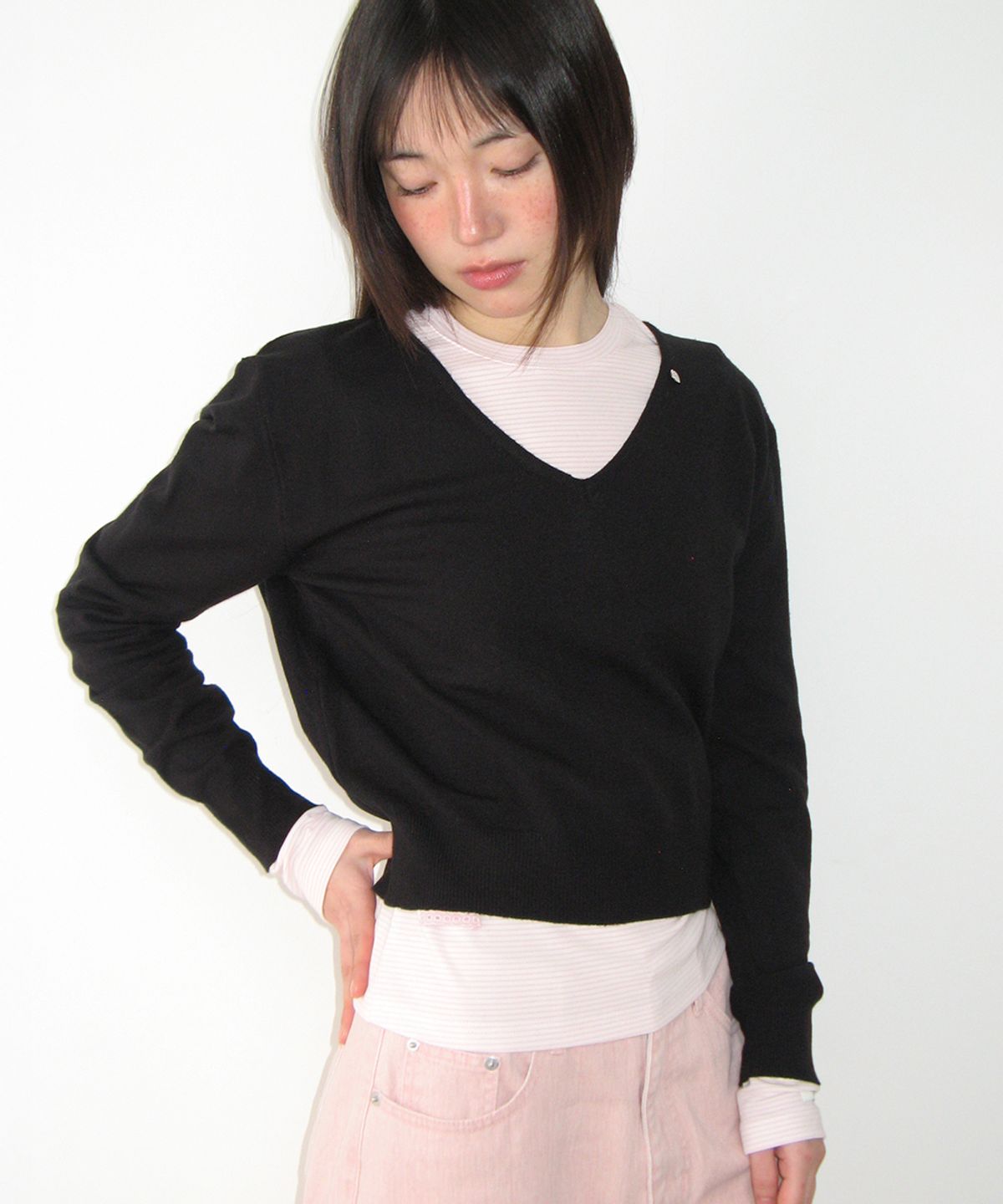론론(RONRON) BASIC DEEP V NECK COMPACT KNIT BLACK