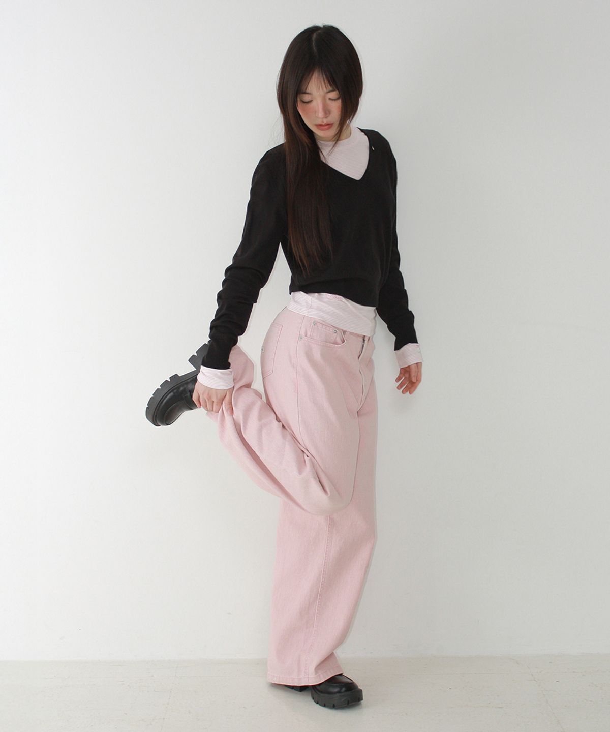 론론(RONRON) BASIC DEEP V NECK COMPACT KNIT BLACK