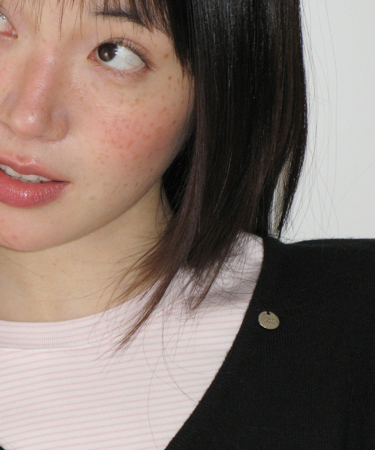 론론(RONRON) BASIC DEEP V NECK COMPACT KNIT BLACK