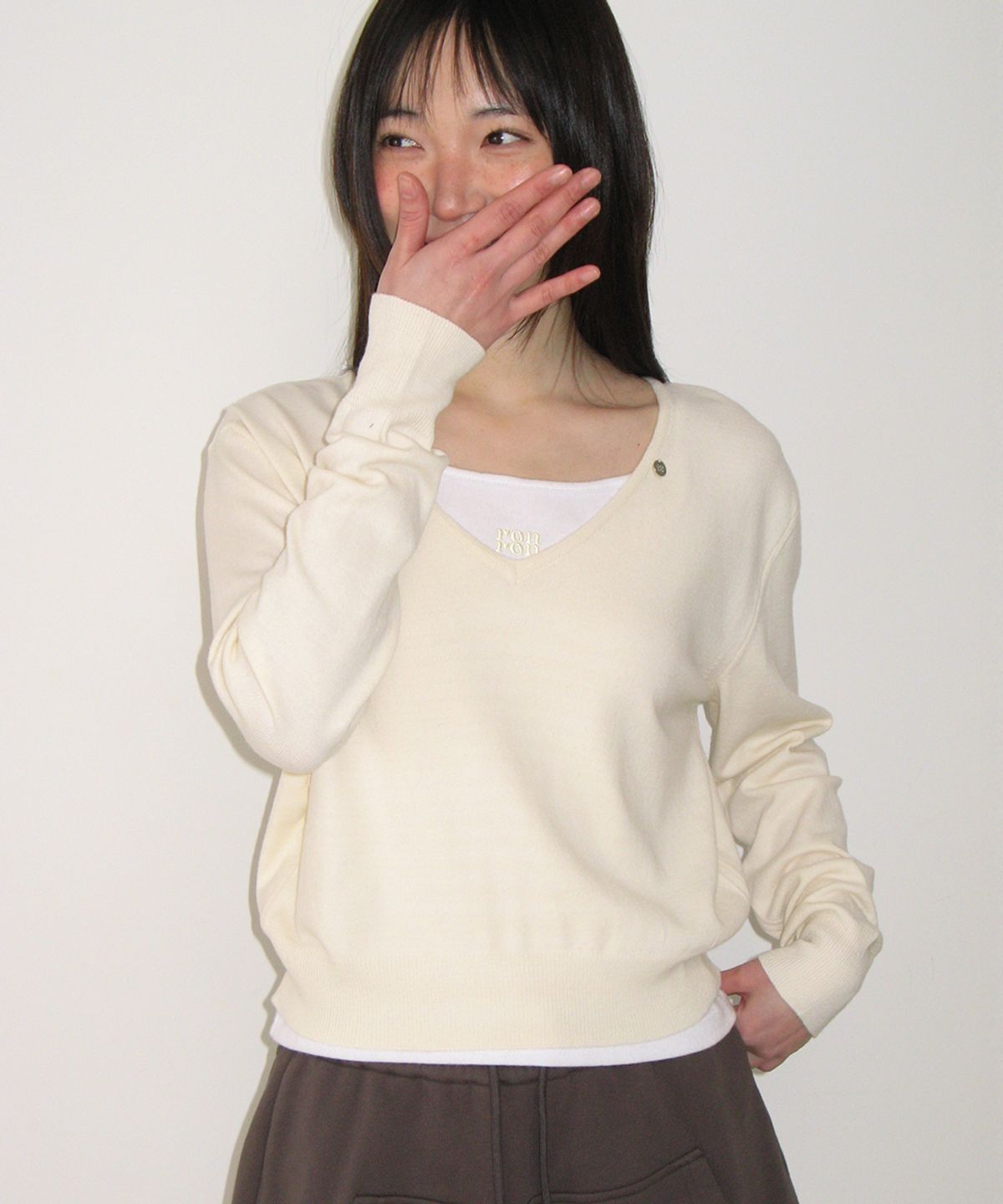 론론(RONRON) BASIC DEEP V NECK COMPACT KNIT IVORY