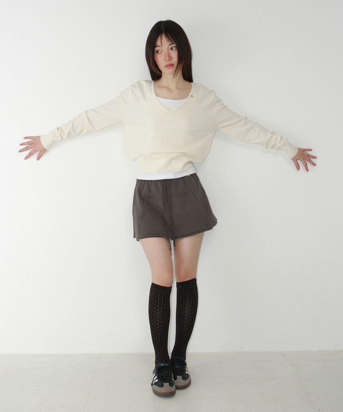 론론(RONRON) BASIC DEEP V NECK COMPACT KNIT IVORY