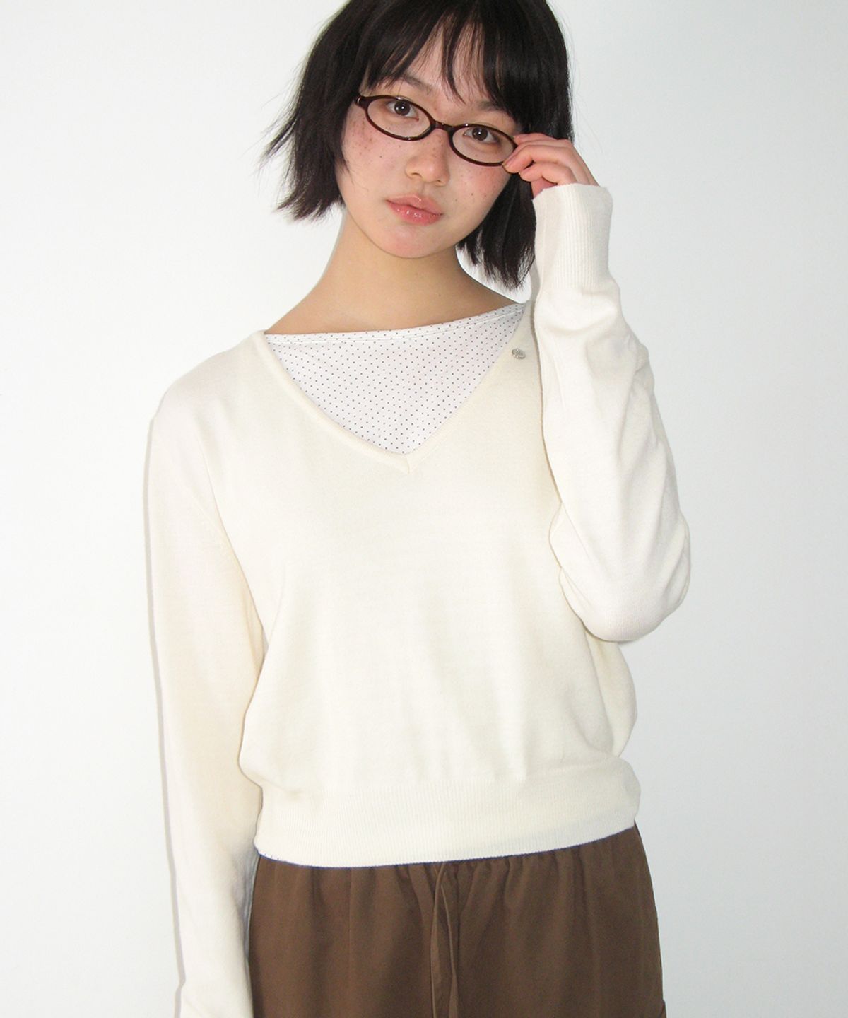 론론(RONRON) BASIC DEEP V NECK COMPACT KNIT IVORY