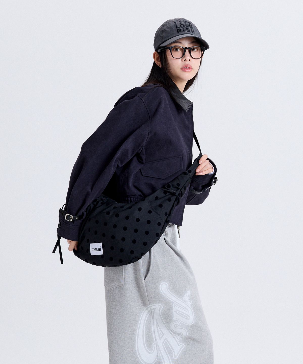 마크니(MACNI) RIBBON POCKET CROSS BAG