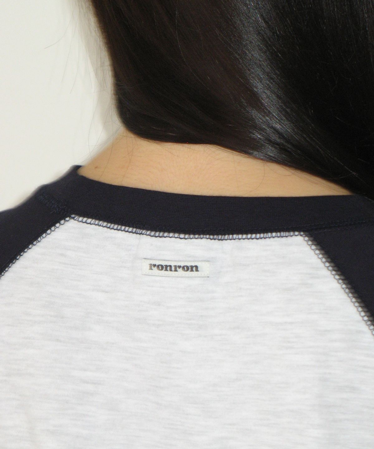 론론(RONRON) VINTAGE ARCHIVE RAGLAN LONG SLEEVE WHITE MELANGE NAVY