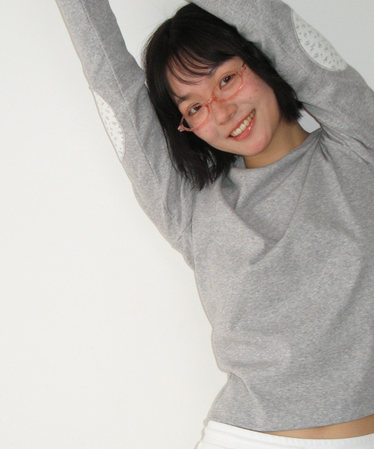 론론(RONRON) FLORAL ELBOW PATCH LONG SLEEVE GREY
