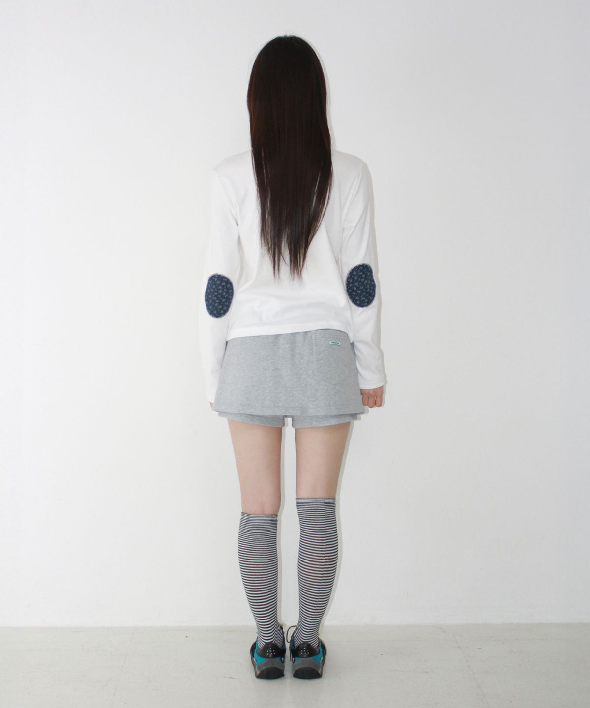 론론(RONRON) FLORAL ELBOW PATCH LONG SLEEVE WHITE