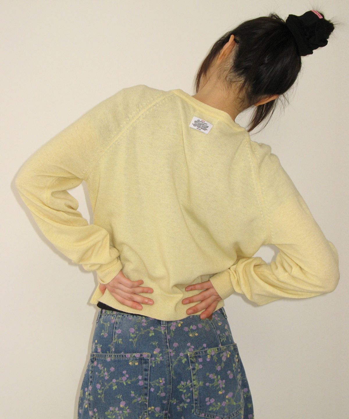 론론(RONRON) BUTTON POINT V NECK KNIT CARDIGAN SOFT YELLOW
