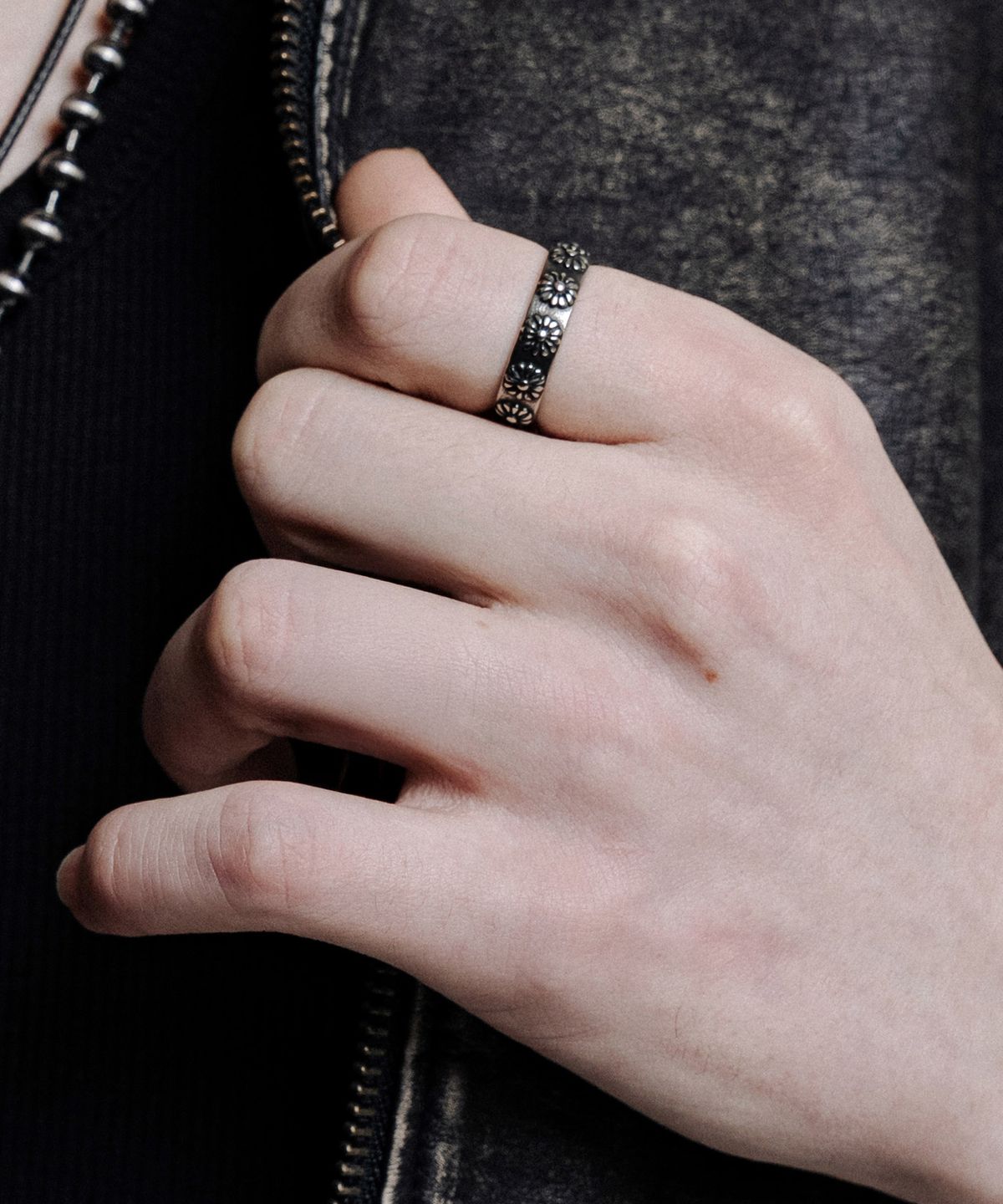 스칼렛또블랙(SCALETTOBLACK) RAM004 Midnight Flower Couple Ring (Unisex)
