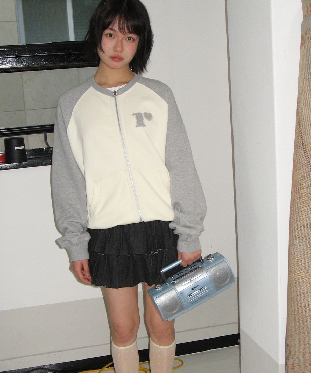 론론(RONRON) COLLARLESS RAGLAN ZIP UP CREAM