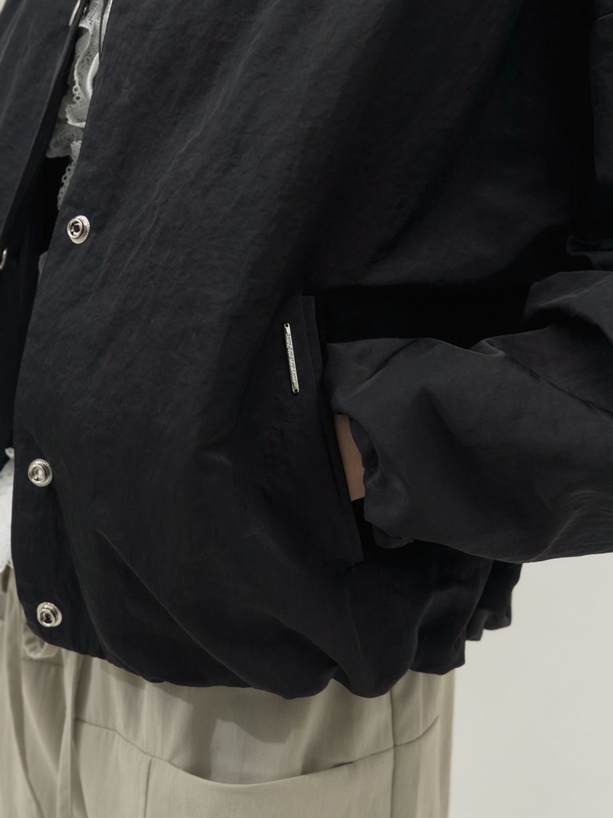 쏘리, 투 머치 러브(SORRY, TOO MUCH LOVE) Soft Air Short Coach Jacket_Black