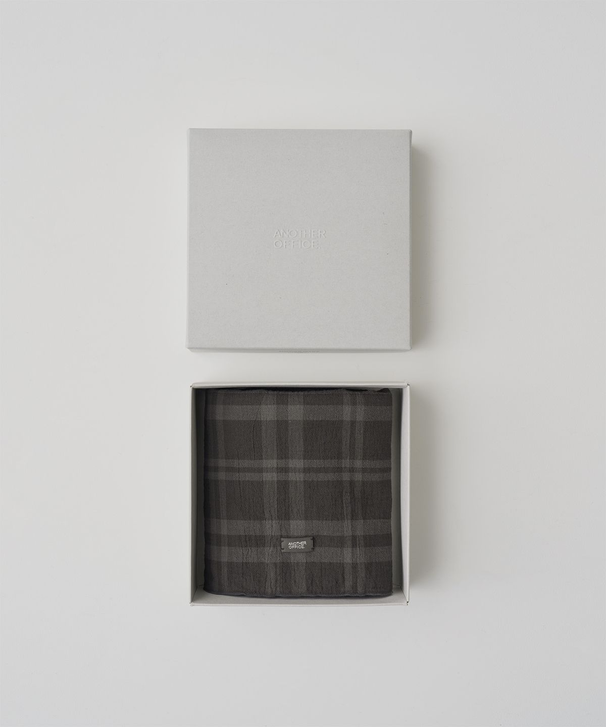 어나더 오피스(ANOTHER OFFICE) Zephyr Washed Scarf (Charcoal Brown Check)