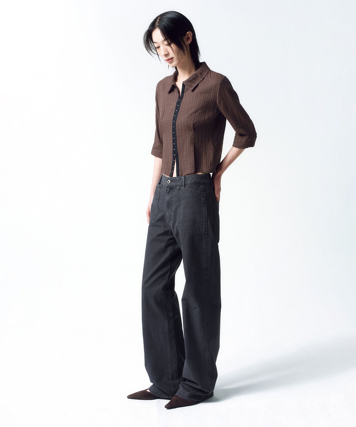 인사일런스 우먼(INSILENCE WOMEN) 후크 디테일 자카드 셔츠 BROWN