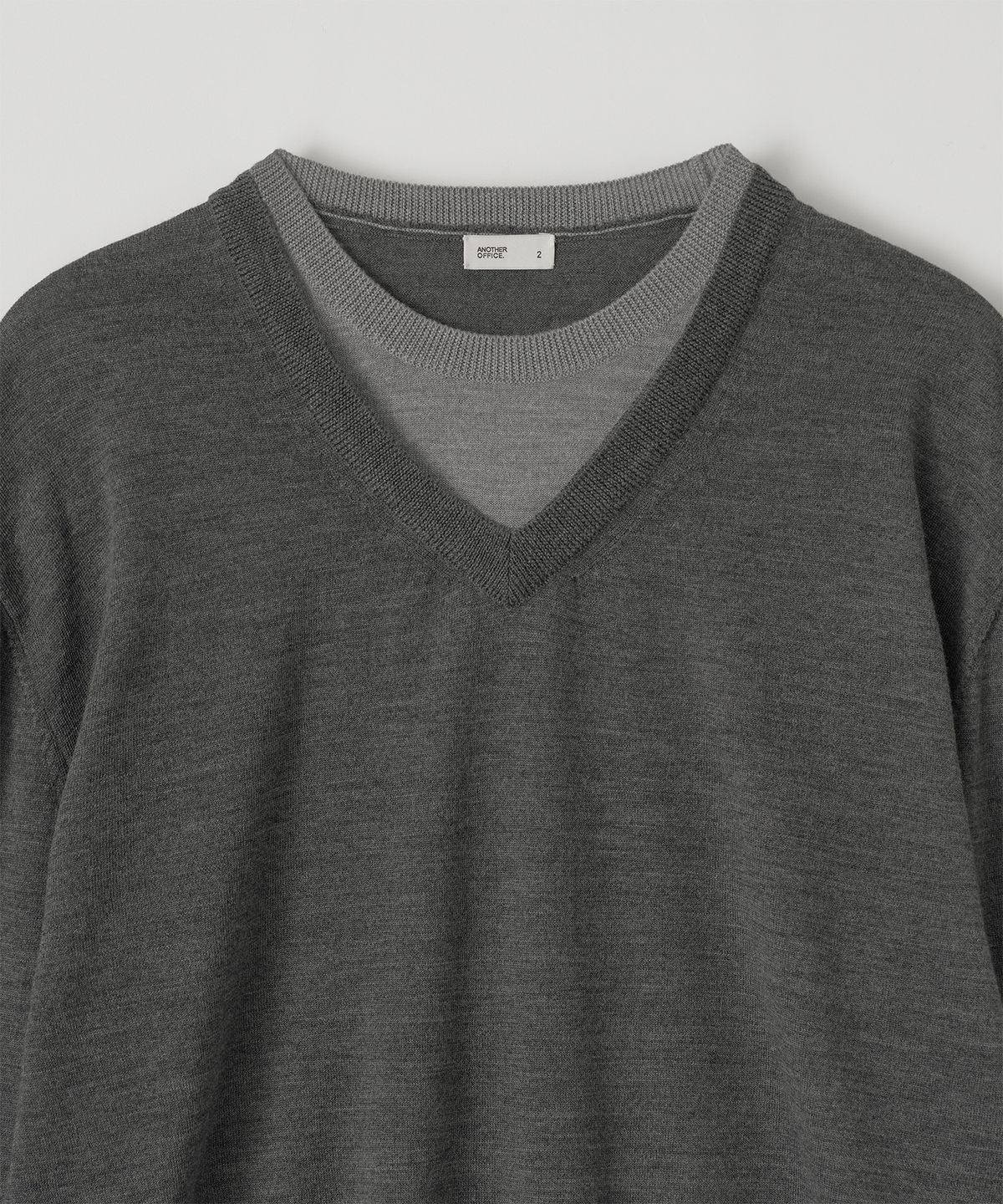 어나더 오피스(ANOTHER OFFICE) Current Layered V-Neck Knit (Charcoal)
