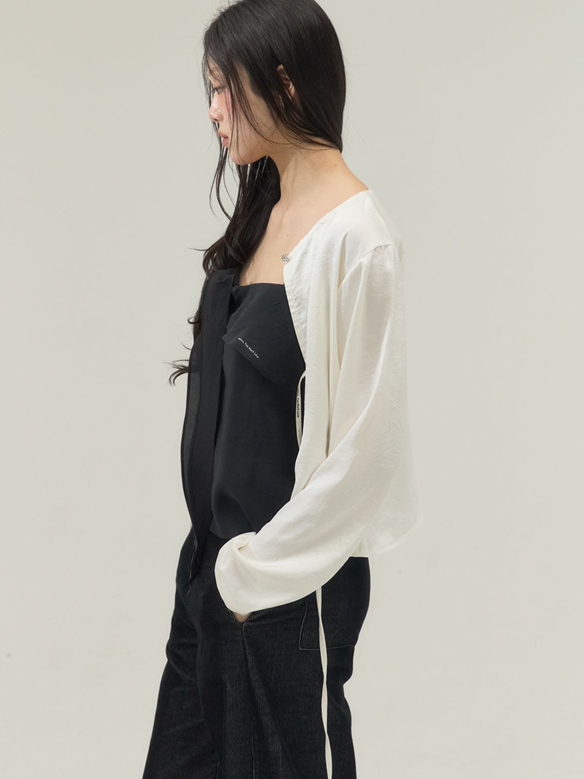 쏘리, 투 머치 러브(SORRY, TOO MUCH LOVE) Silky Open-Front Tie Blouse with Clasp_Cream