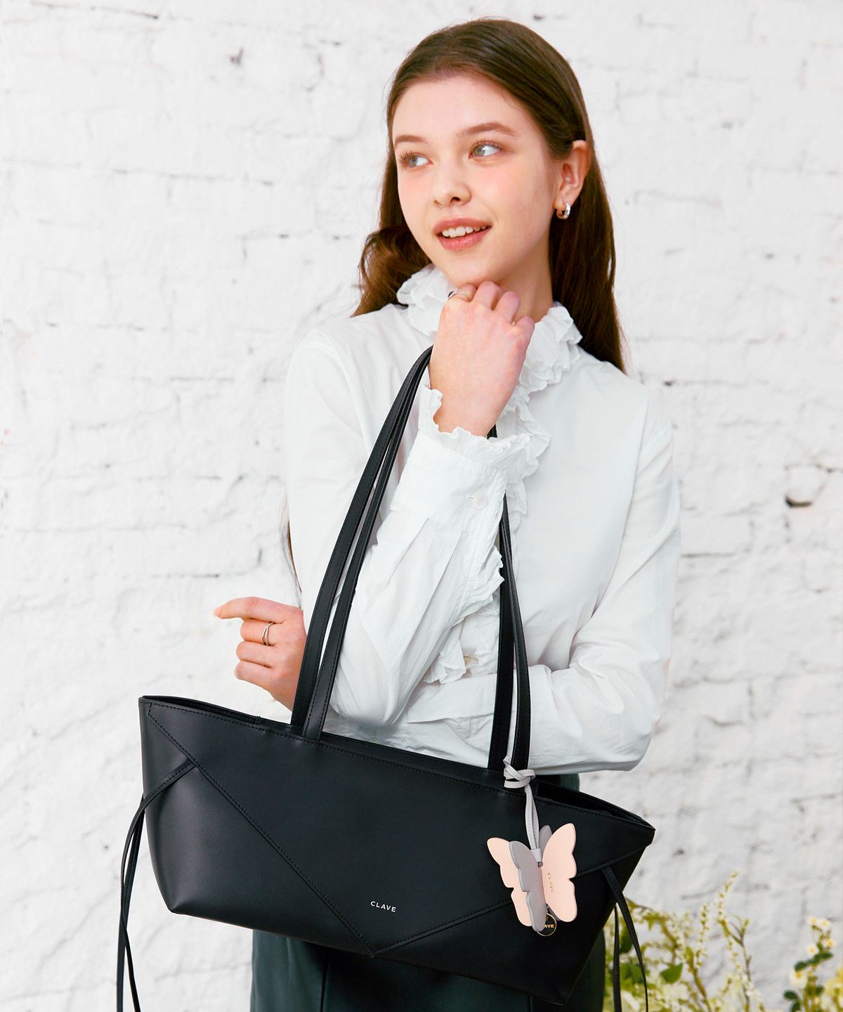 끌라베(CLAVE) 시에나 블랙 토트백 (SIENNA Black Tote Bag)