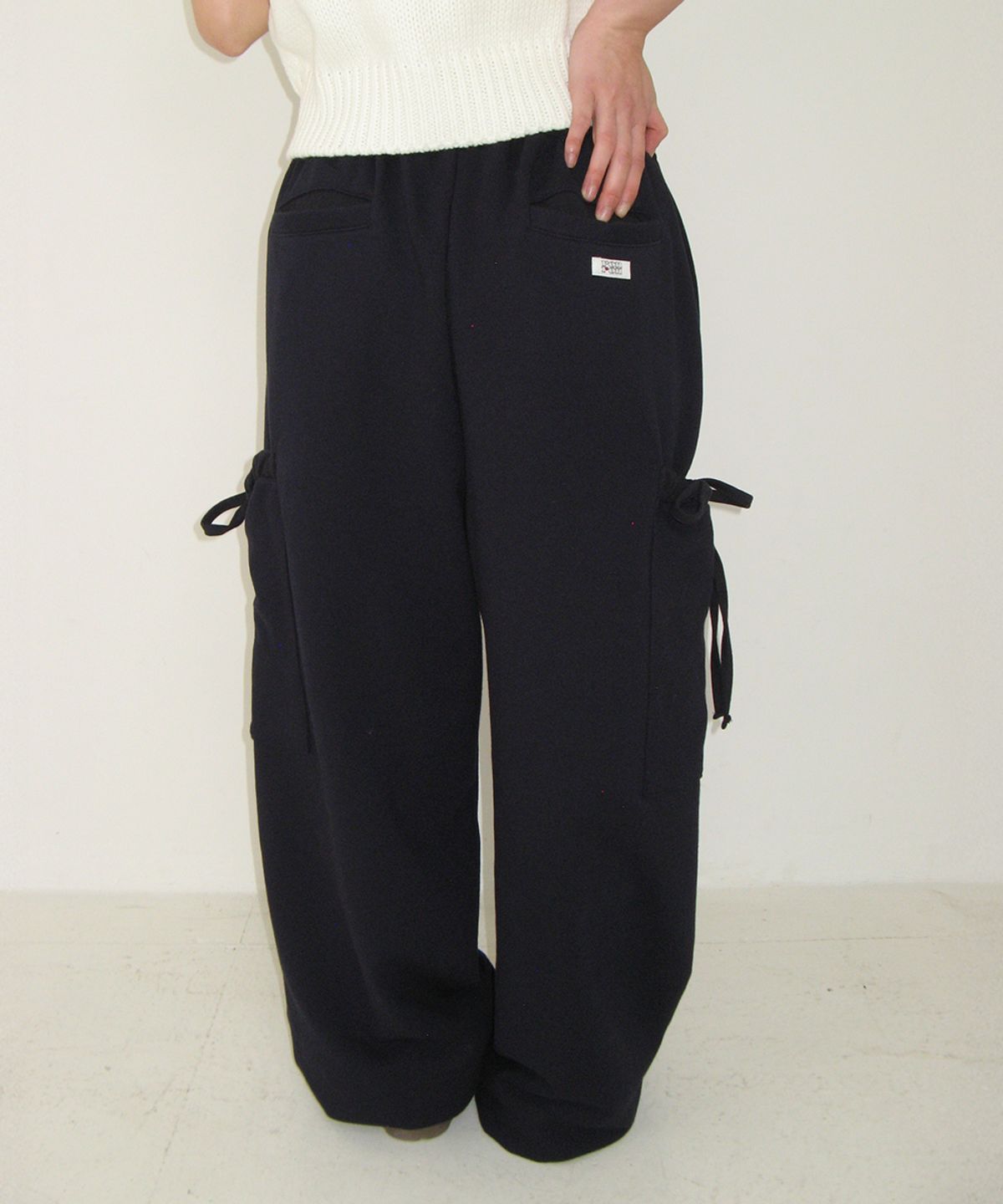 론론(RONRON) FRILL POCKET WIDE SWEAT PANTS NAVY
