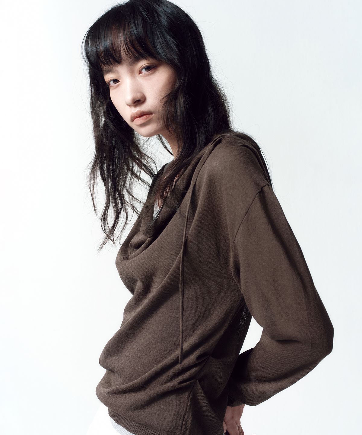 인사일런스 우먼(INSILENCE WOMEN) 카울넥 후드 니트 BROWN