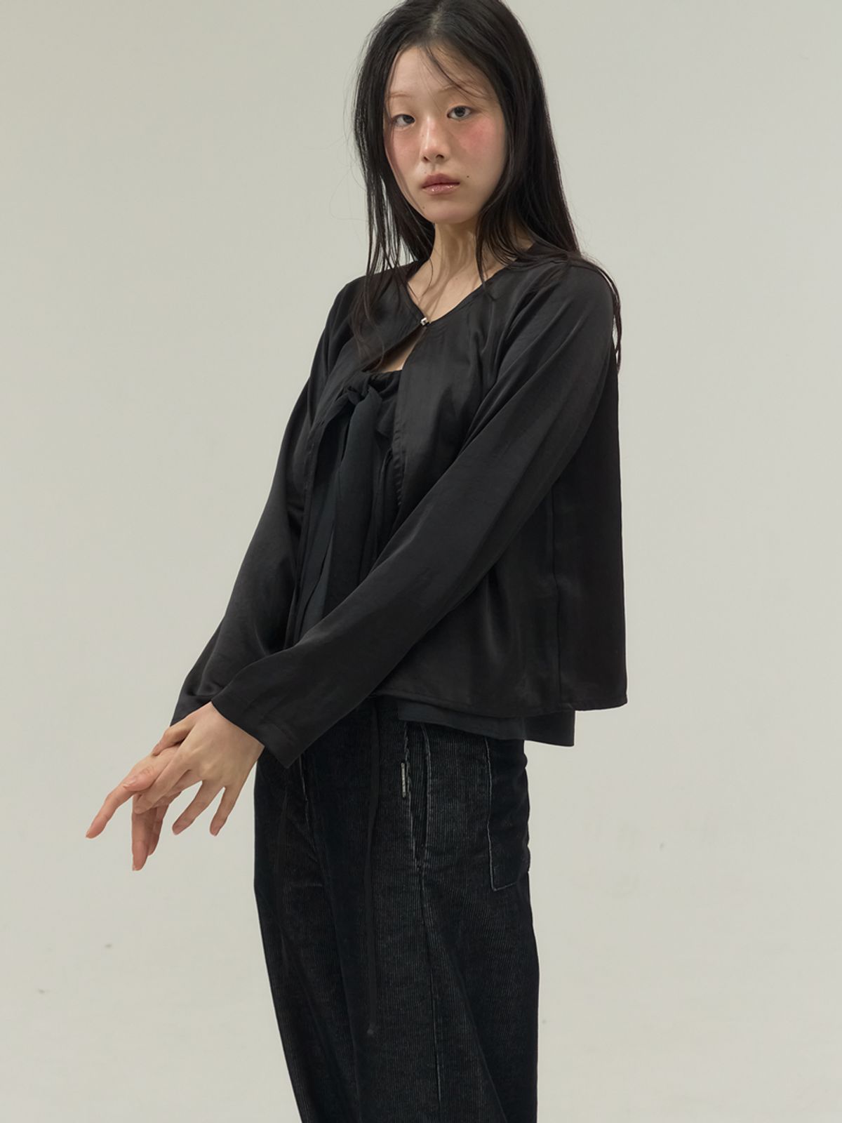 쏘리, 투 머치 러브(SORRY, TOO MUCH LOVE) Silky Open-Front Tie Blouse with Clasp_Black
