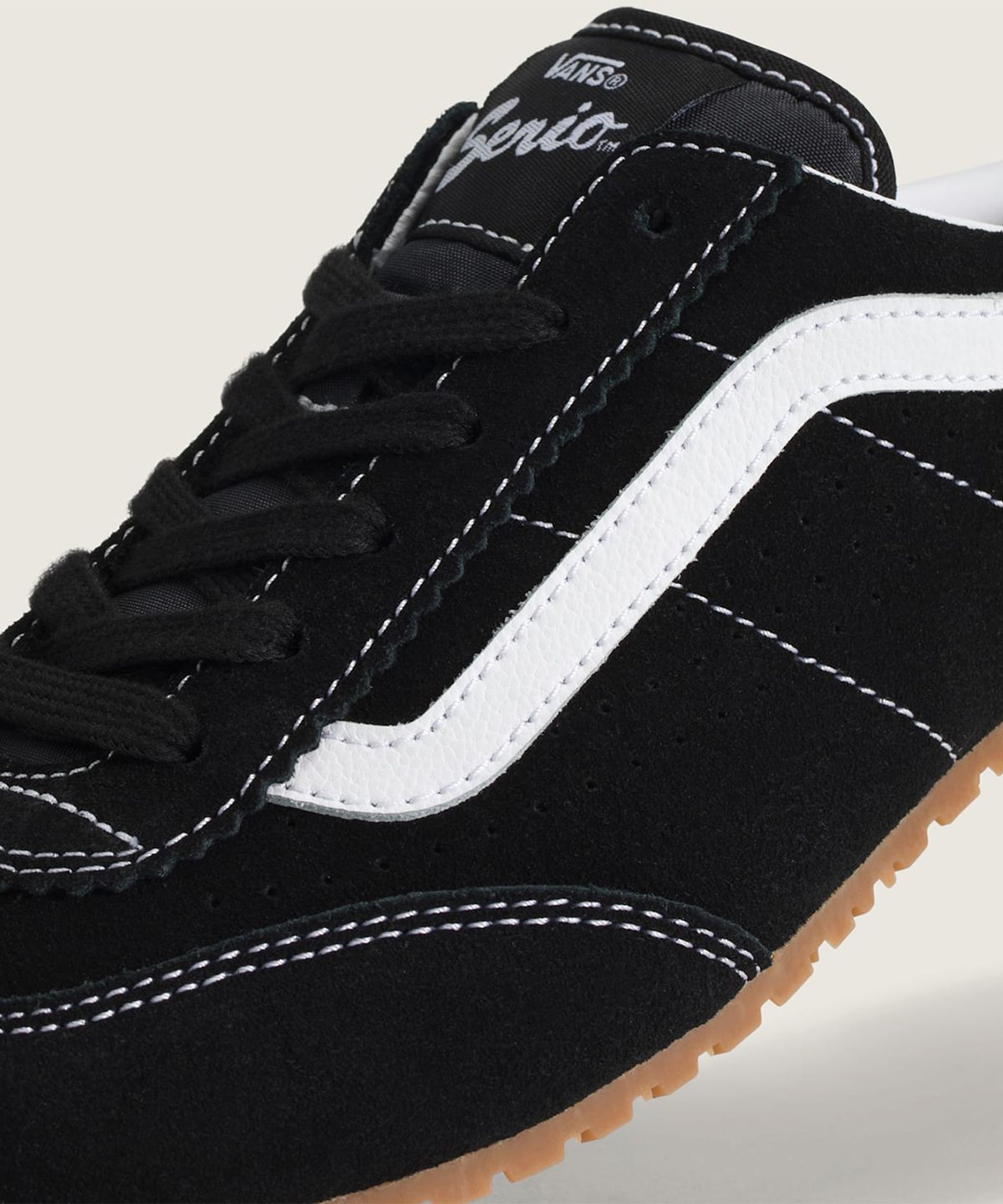 반스(VANS) 슈퍼 로우 프로 뮬 - 블랙:화이트 / VN000EEWBA21