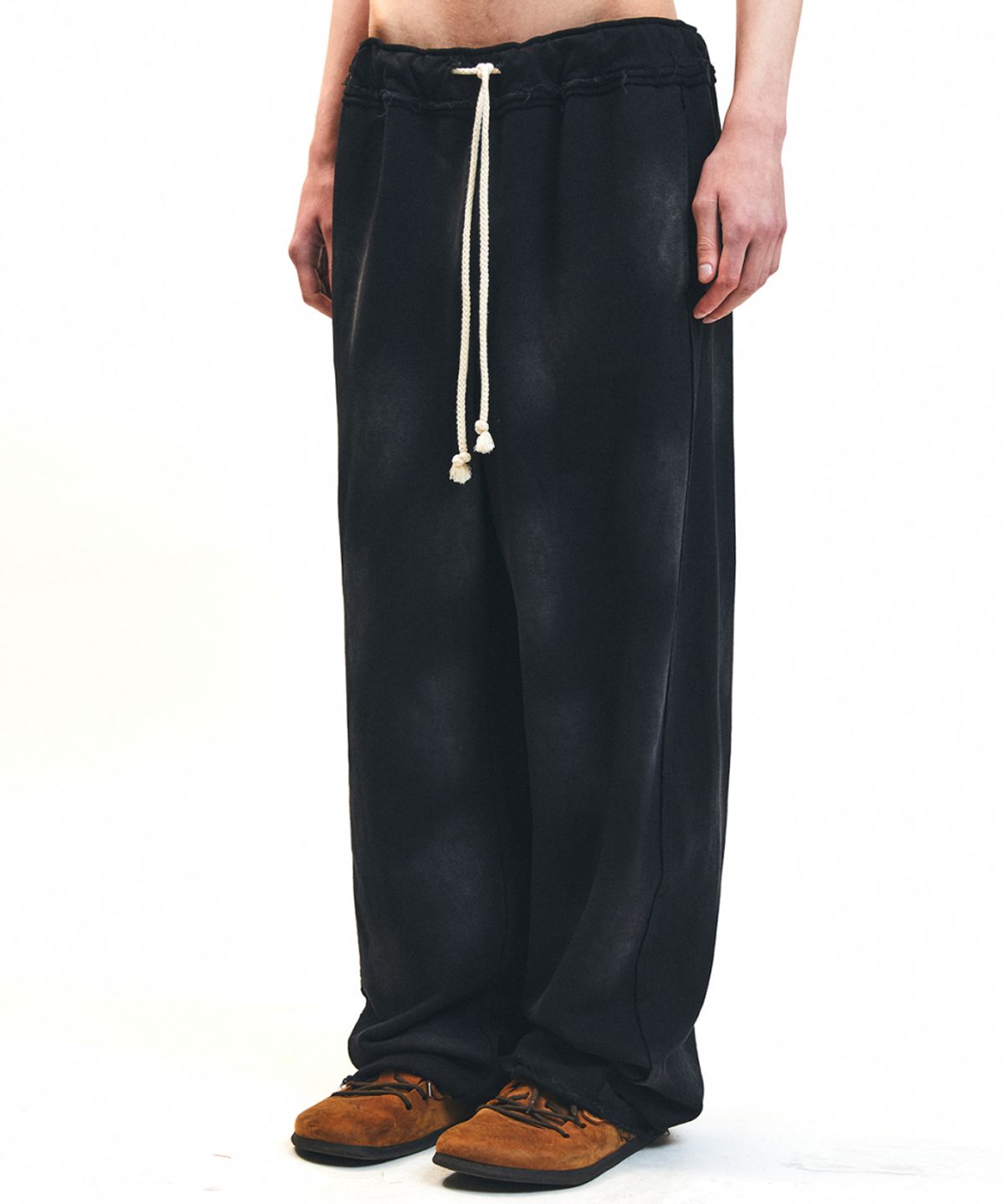 레어리티스(NINE RARITIES) Washed Frayed Sweatpants
