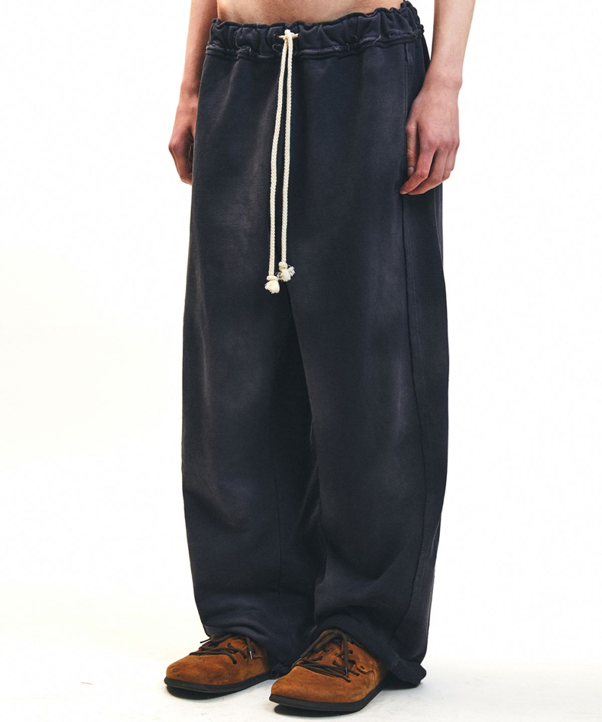 레어리티스(NINE RARITIES) Washed Frayed Sweatpants