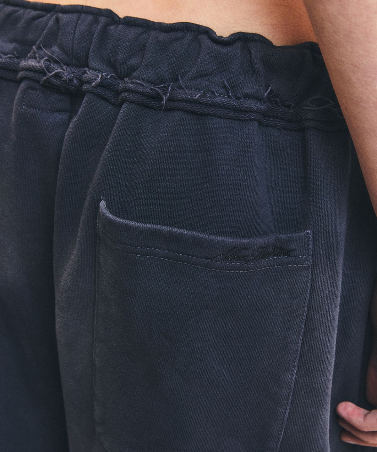레어리티스(NINE RARITIES) Washed Frayed Sweatpants