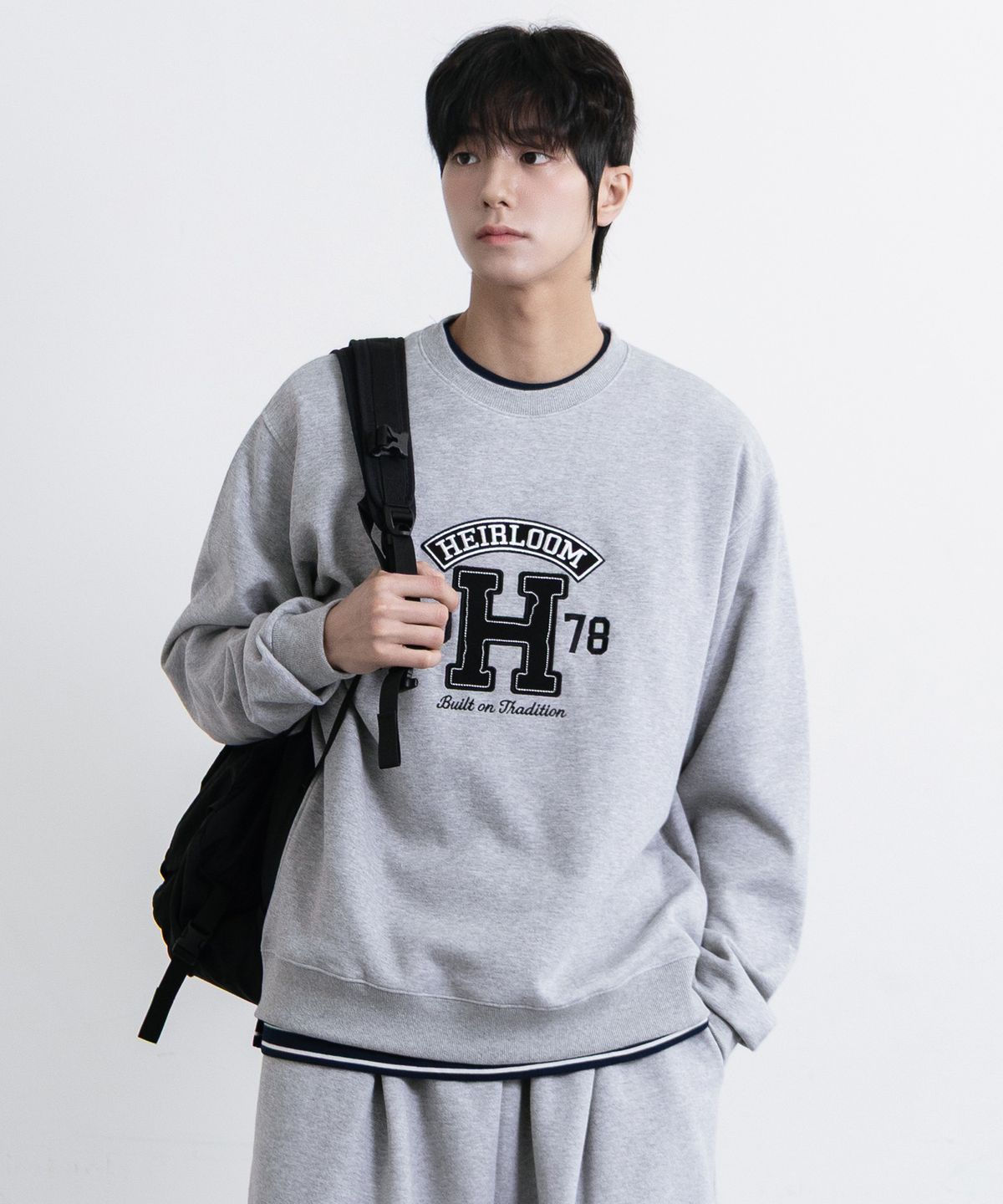 앨빈클로(ALVINCLO) HEIRLOOM 패치 맨투맨 MAR762 (3COLOR)