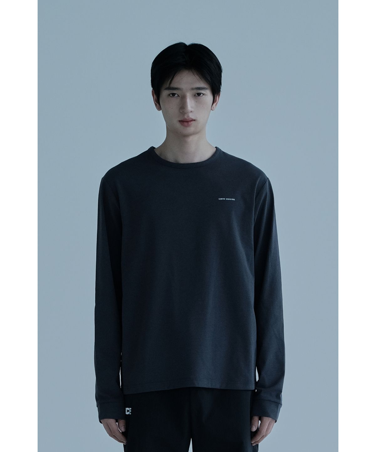 얼스캄에라(EARTH CALM ERA) 소프트 에센셜 롱슬리브_그레이