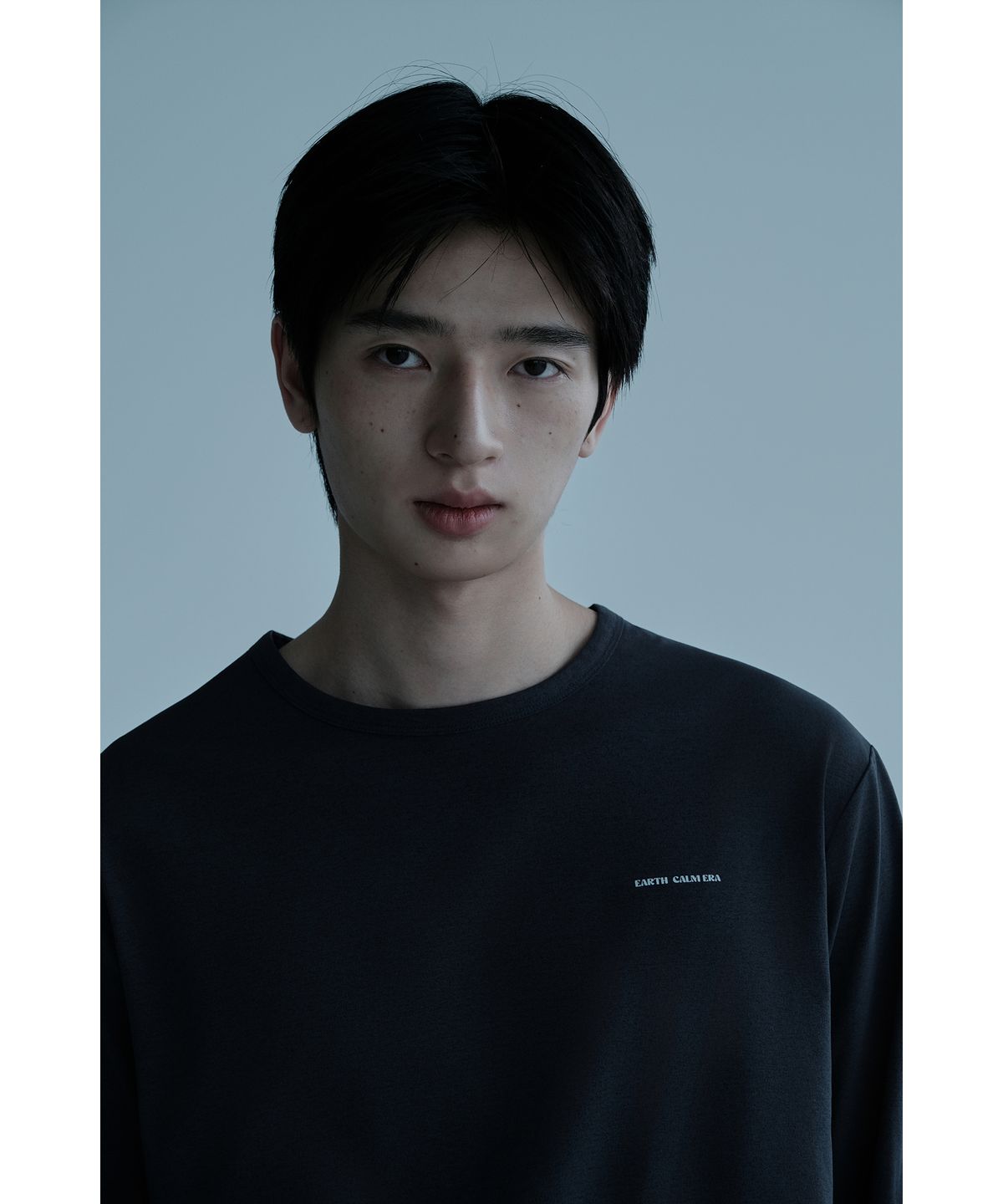 얼스캄에라(EARTH CALM ERA) 소프트 에센셜 롱슬리브_그레이