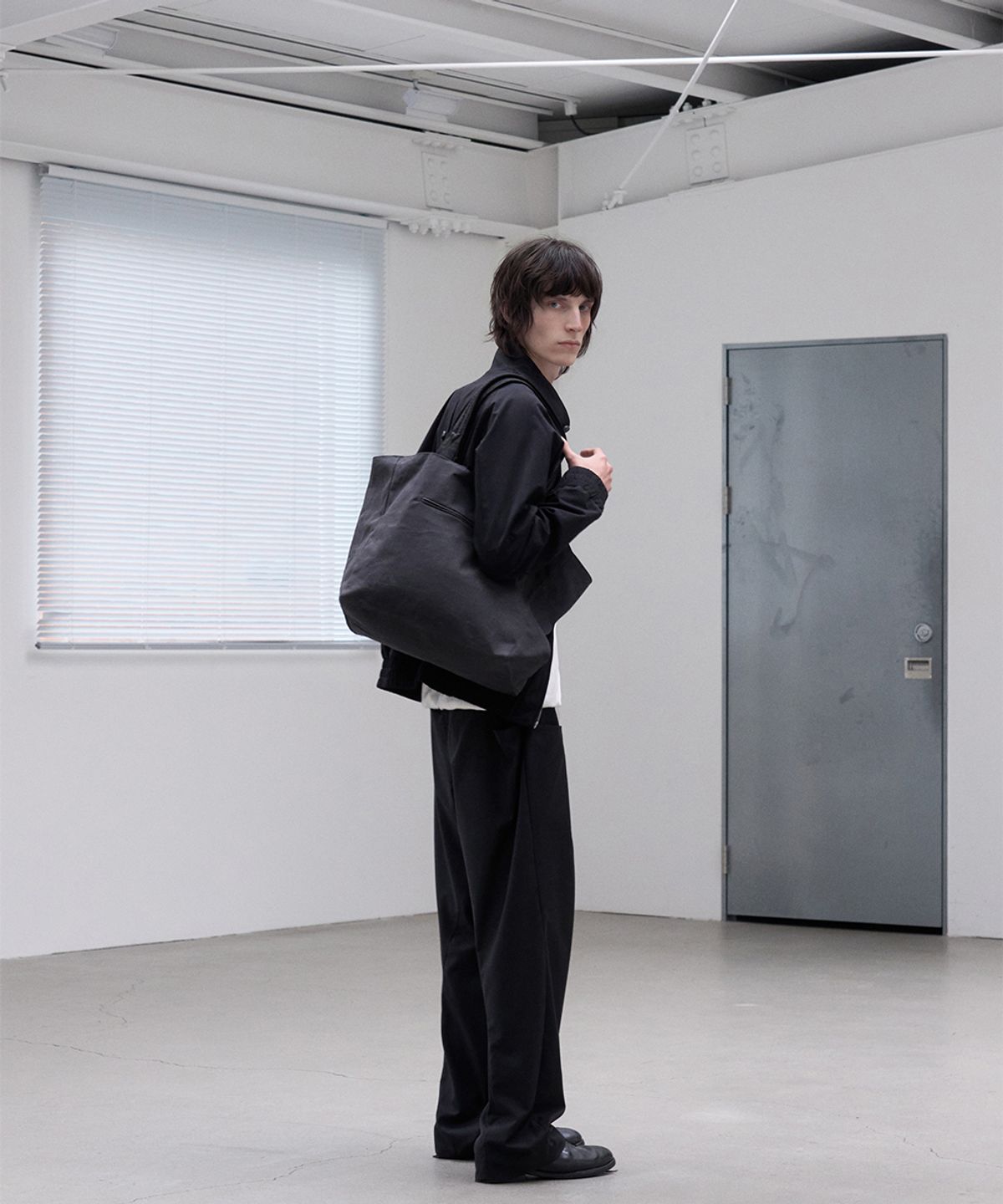 폼리쉬(FORMLICH) CURVED TROUSERS / BLACK