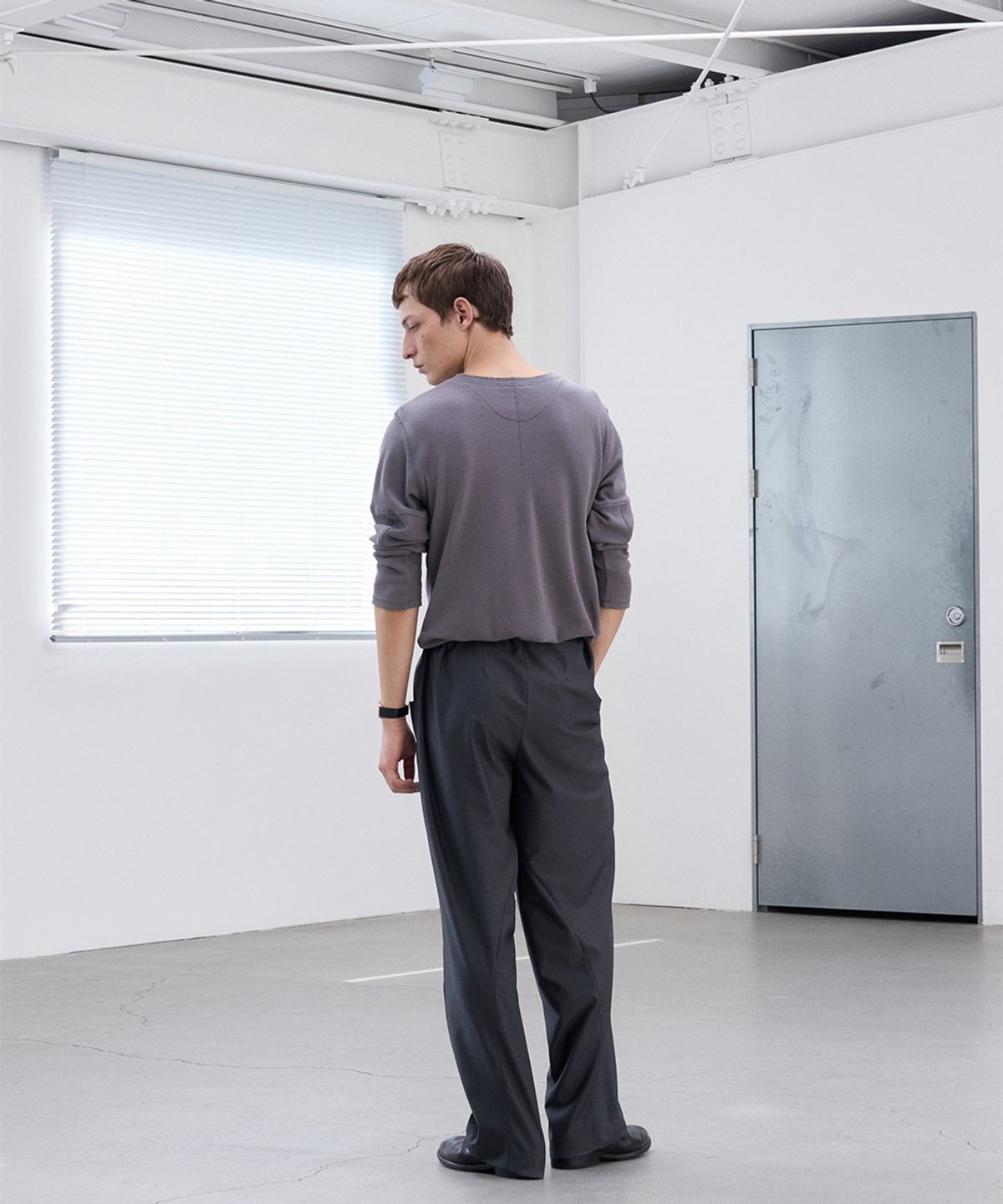 폼리쉬(FORMLICH) CURVED TROUSERS / DARK GREY