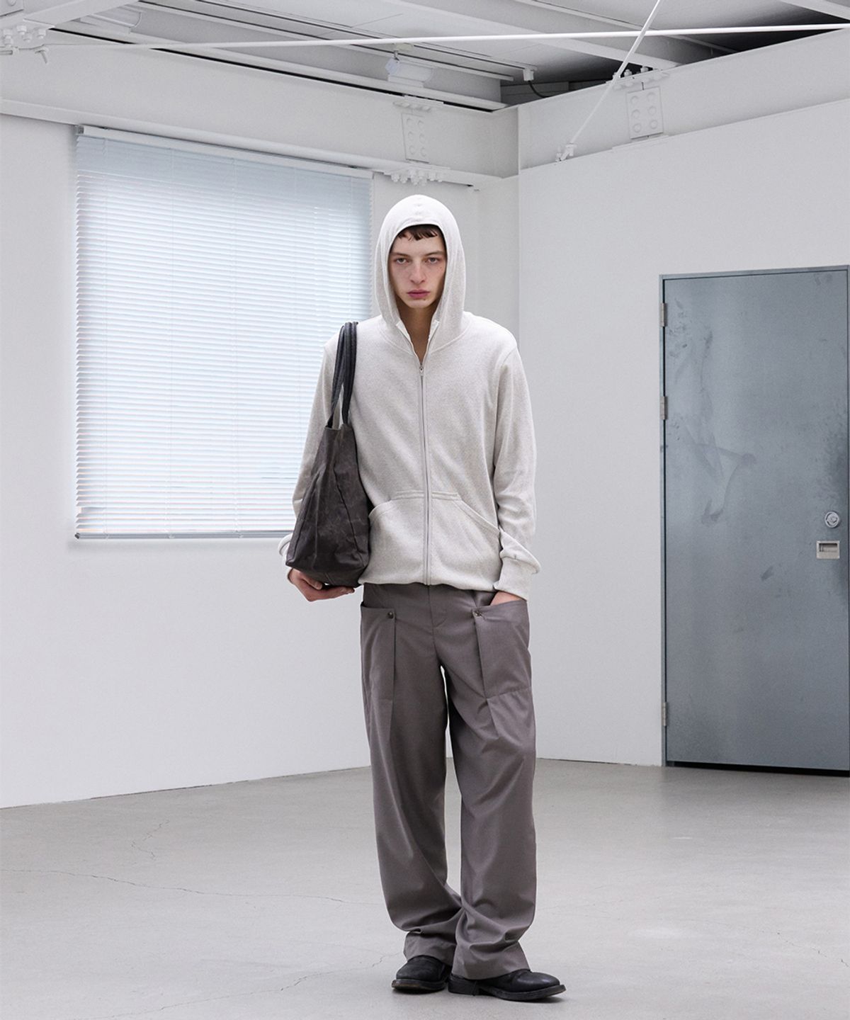 폼리쉬(FORMLICH) CURVED TROUSERS / GREIGE